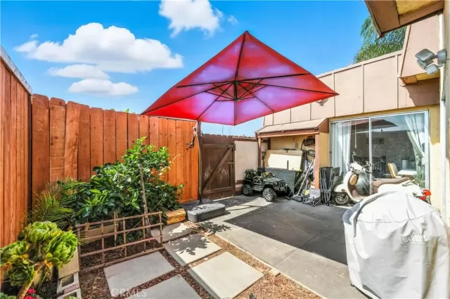 MLS: IV25267584 Condo For Sale