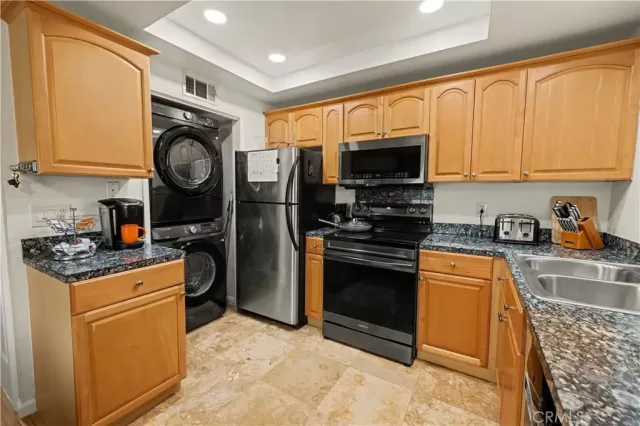 MLS: IV26043952 Condo For Sale