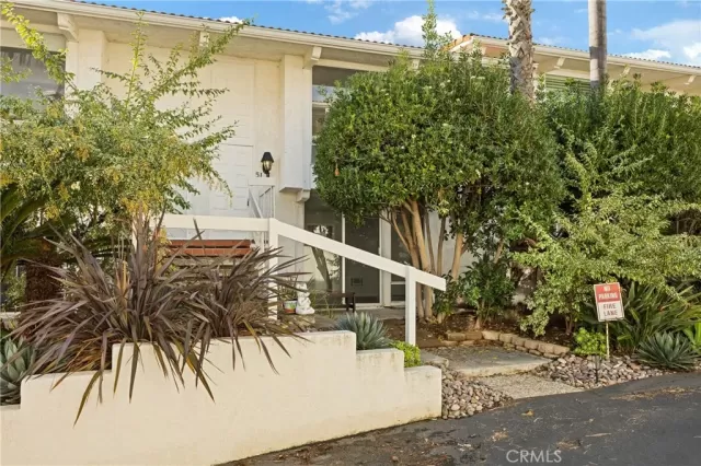 MLS: IV26058069 Condo For Sale