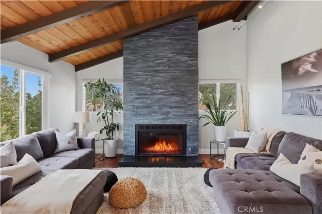 MLS: IV26138024 Condo For Sale