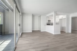 Photo #5: JT25215929 Listing