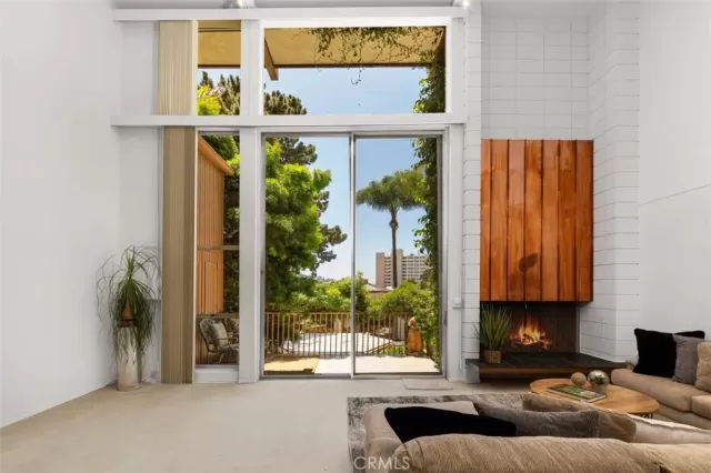 MLS: LC23108954 Condo For Sale