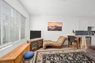 Photo #2: MB25185712 Listing 