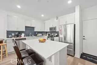 Photo #3: MB25185712 Listing 