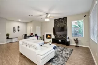 Photo #4: ND22235736 Listing