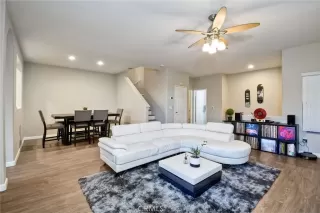 Photo #5: ND22235736 Listing