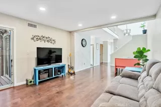 Photo #4: ND23102323 Listing