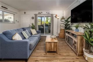 Photo #4: ND23120634 Listing