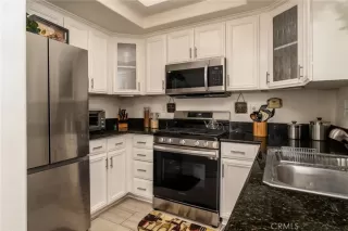 Photo #6: ND23120634 Listing