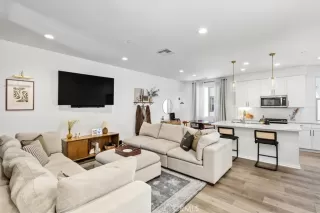 Photo #2: ND25092535 Listing