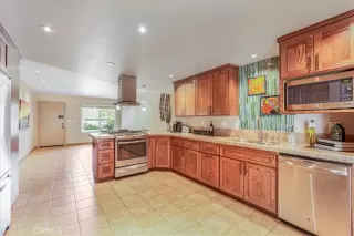 Photo #5: ND25119088 Listing