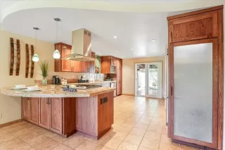 Photo #6: ND25119088 Listing