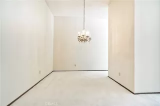 Photo #4: ND25148146 Listing