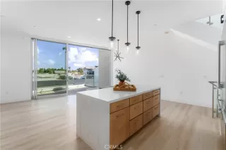 Photo #4: ND25206870 Listing