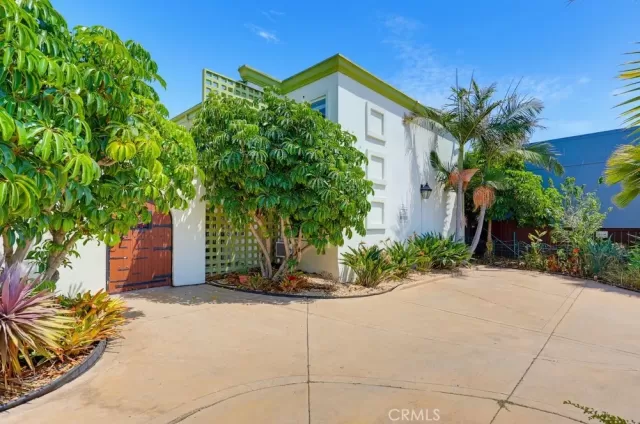 MLS: ND26171257 Condo For Sale