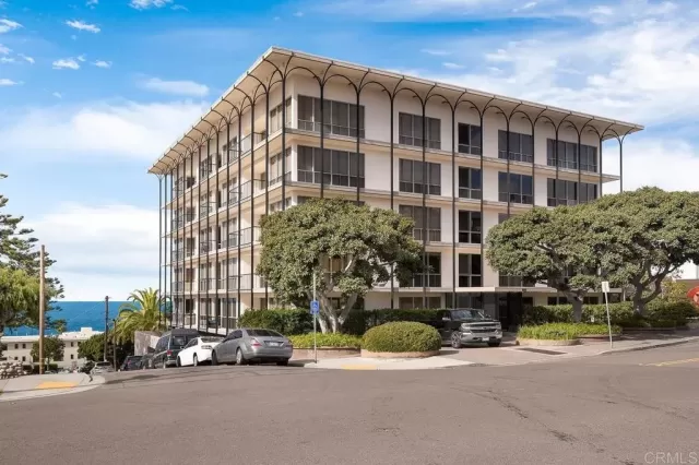 MLS: NDP2211693 Condo For Sale