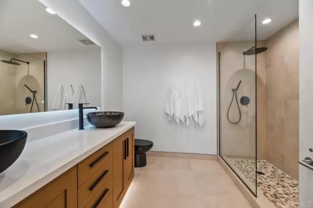 MLS: NDP2301088 Condo For Sale