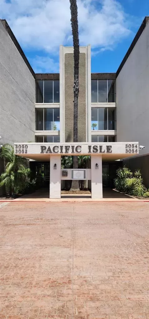 MLS: NDP2303967 Condo For Sale