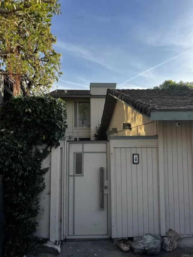 MLS: NDP2309569 Condo For Sale