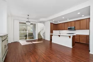 Photo #5: NDP2400877 Listing