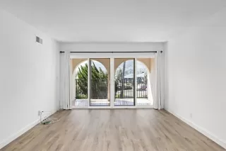 Photo #2: NDP2406616 Listing