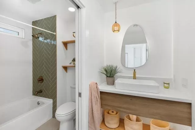 MLS: NDP2407980 Condo For Sale