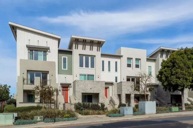 MLS: NDP2500667 Condo For Sale