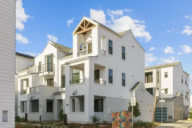 MLS: NDP2504326 Condo For Sale