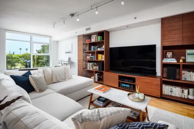 MLS: NDP2504572 Condo For Sale