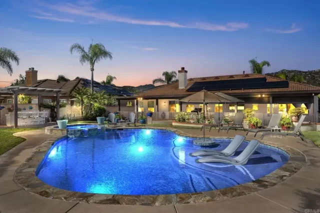 MLS: NDP2505087 Condo For Sale