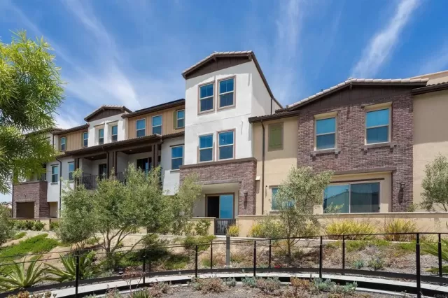 MLS: NDP2505567 Condo For Sale