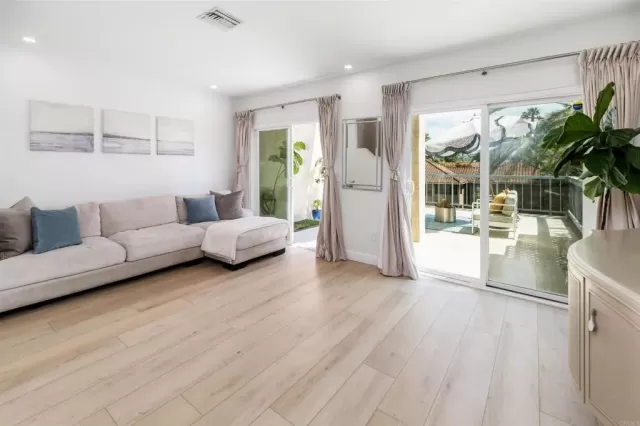 MLS: NDP2505749 Condo For Sale