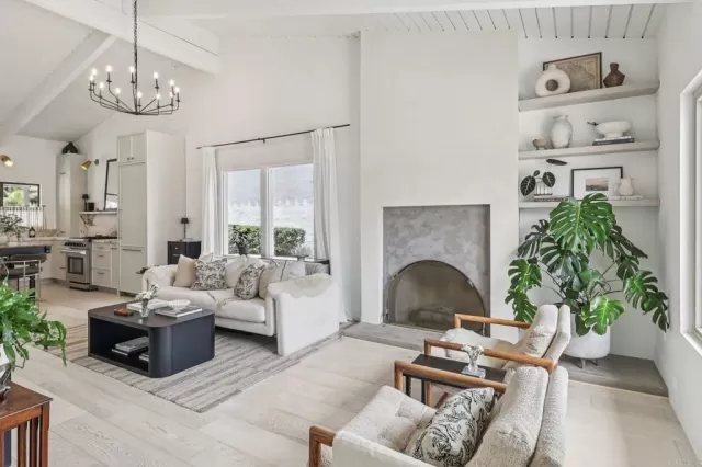 MLS: NDP2507076 Condo For Sale