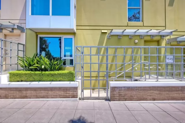 MLS: NDP2507723 Condo For Sale