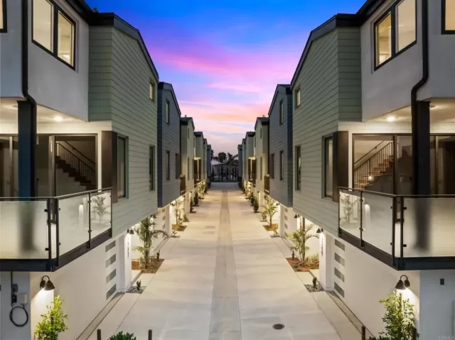 MLS: NDP2507733 Condo For Sale