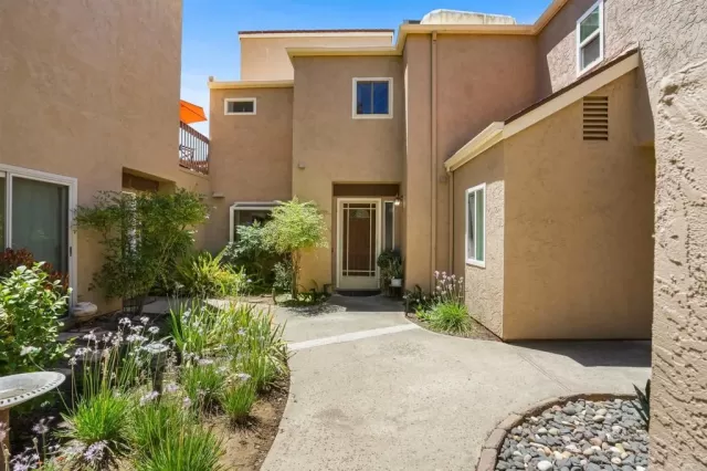 MLS: NDP2507824 Condo For Sale