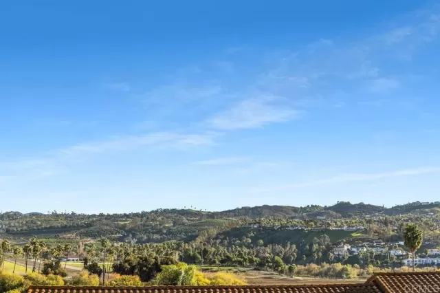 MLS: NDP2511319 Condo For Sale