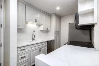 Browse active condo listings in THE BLUFFS AT FASHION VALLEY