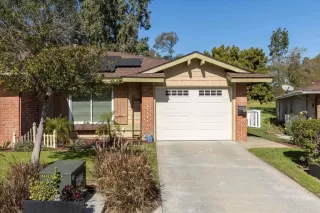 Browse active condo listings in COUNTRY GREENS