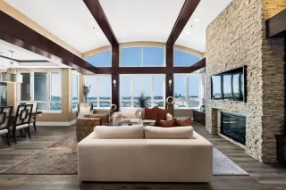 Browse active condo listings in PACIFIC REGENT LA JOLLA