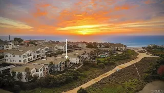 Browse active condo listings in SUMMERHOUSE