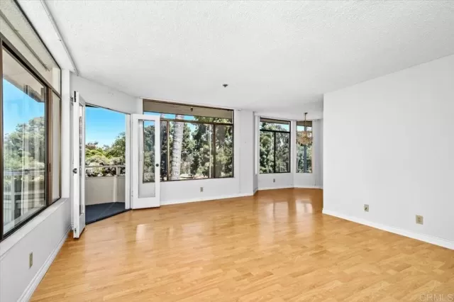 MLS: NDP2605157 Condo For Sale