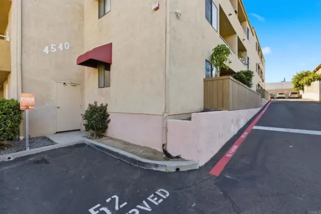 MLS: NDP2605272 Condo For Sale