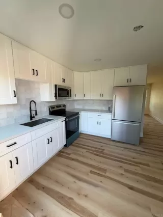 Browse active condo listings in ROBINHOOD