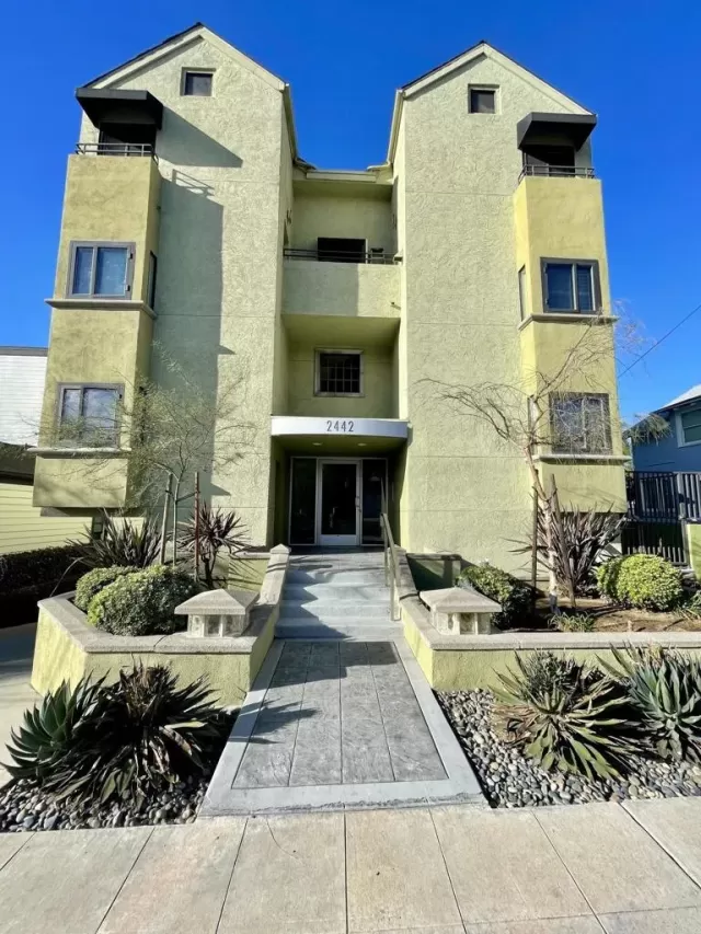 MLS: NDP2605762 Condo For Sale