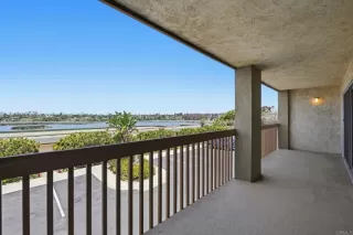 Browse active condo listings in FOUNTAINBLEU TERRACE