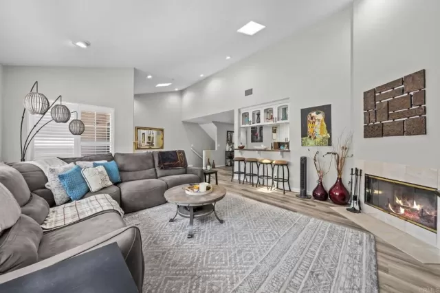 MLS: NDP2607605 Condo For Sale