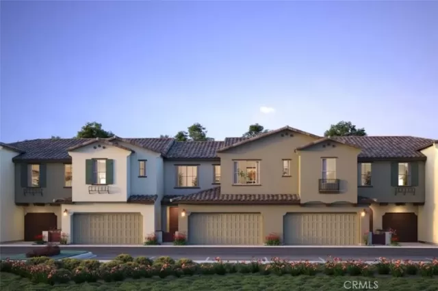 MLS: OC22144599 Condo For Sale