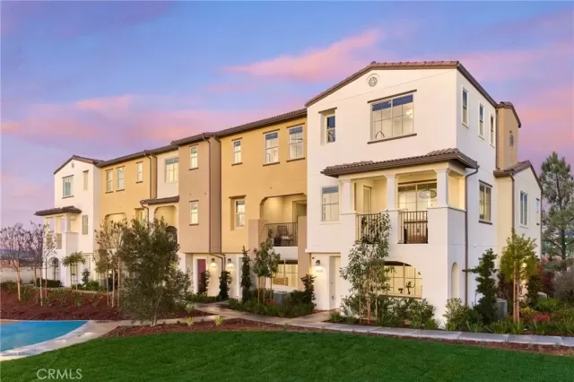 MLS: OC22152200 Condo For Sale