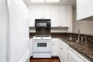 Photo #3: OC22199296 Listing